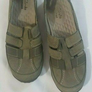 Clarks Women's Size 7N military green Slip On
